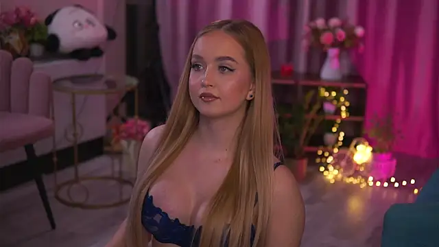 Snapshot of ElyssawetXX chatting on November 18, 2025, 7:28 pm ElyssawetXX online show from November 18, 2025, 7:28 pm