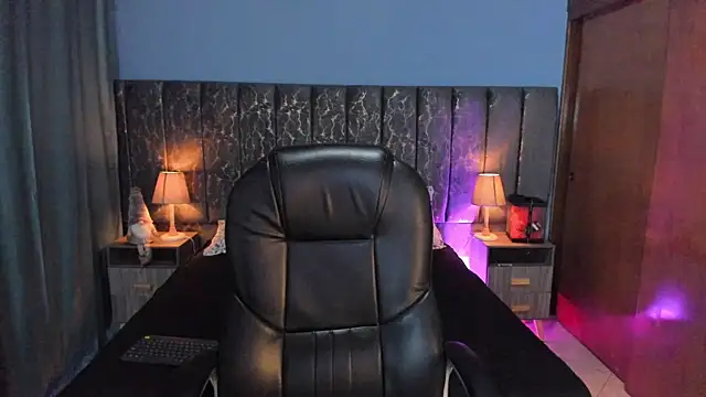 Snapshot of Atenea_Velle chatting on February 12, 2026, 1:11 pm Atenea Velle online show from February 12, 2026, 1:11 pm