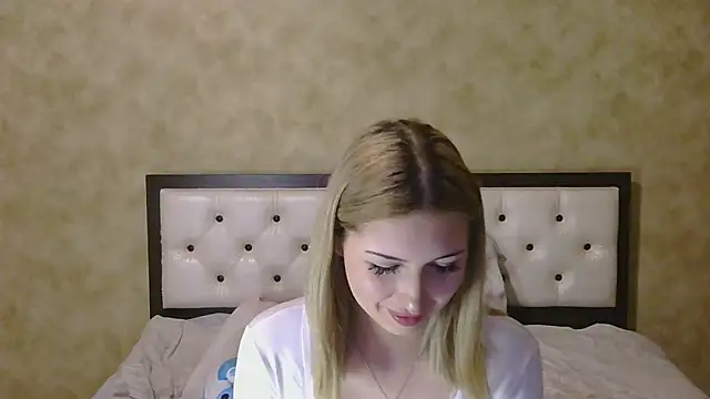 Snapshot of AlineBlayzs chatting on November 22, 2025, 9:24 pm AlineBlayzs online show from November 22, 2025, 9:24 pm