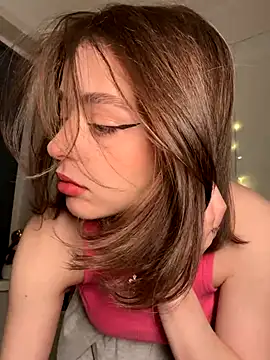 yoyogirlx online show from December 20, 2025, 2:09 pm