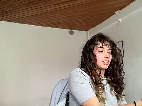 Snapshot of Dreana chatting on February 2, 2026, 7:24 pm Dreana online show from February 2, 2026, 7:24 pm