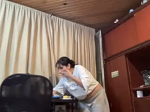 Snapshot of Dreana chatting on February 1, 2026, 1:48 am Dreana online show from February 1, 2026, 1:48 am