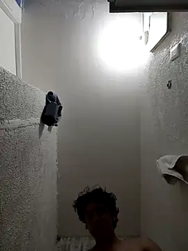 Snapshot of ianyoung18 chatting on April 5, 2026, 9:43 pm ianyoung18 online show from April 5, 2026, 9:43 pm