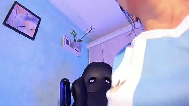 Snapshot of Cristal_Cerati_ chatting on February 19, 2026, 8:39 pm Cristal Cerati online show from February 19, 2026, 8:39 pm