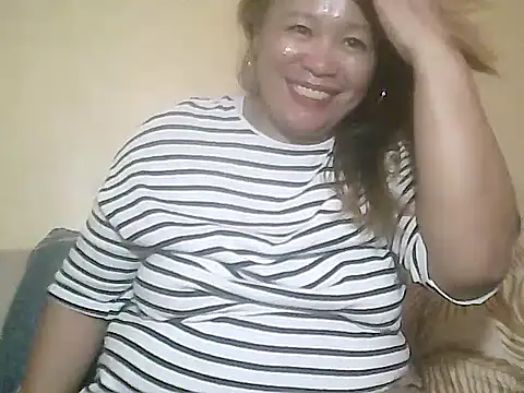 loriepinay46 online show from March 7, 2026, 5:14 am