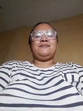 loriepinay46 online show from June 18, 2026, 9:14 am