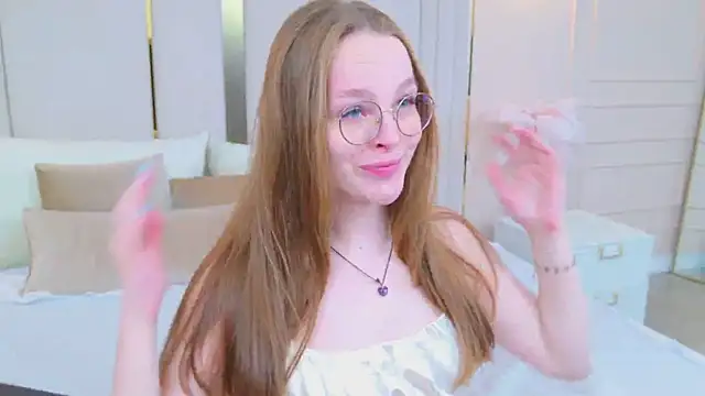 Snapshot of MadisonSmitt chatting on June 17, 2026, 5:29 am MadisonSmitt online show from June 17, 2026, 5:29 am