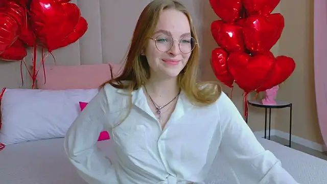 MadisonSmitt online show from February 16, 2026, 5:17 am