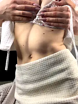 Shy Vivi online show from November 28, 2025, 2:06 pm