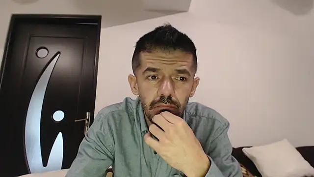 Snapshot of Dale_E chatting on November 15, 2025, 6:39 am Dale E online show from November 15, 2025, 6:39 am