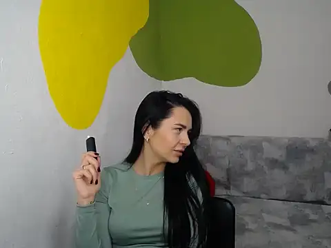 divina kira online show from December 18, 2025, 11:03 am