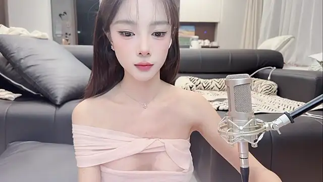 Snapshot of Butterbear chatting on January 19, 2026, 12:42 pm Butterbear online show from January 19, 2026, 12:42 pm