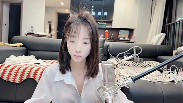 Snapshot of Butterbear chatting on April 8, 2026, 12:39 pm Butterbear online show from April 8, 2026, 12:39 pm