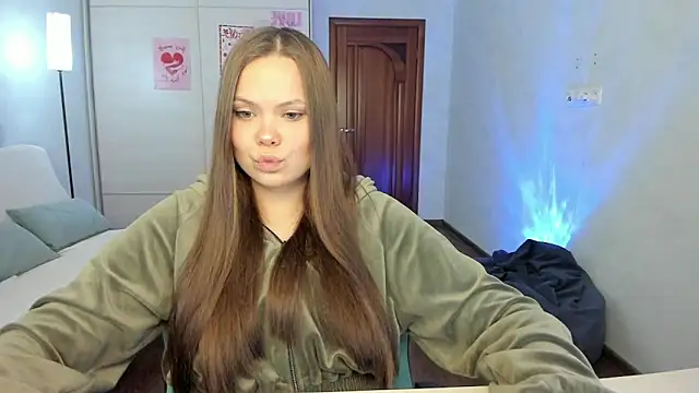 Kira love 81 online show from April 9, 2026, 4:14 am