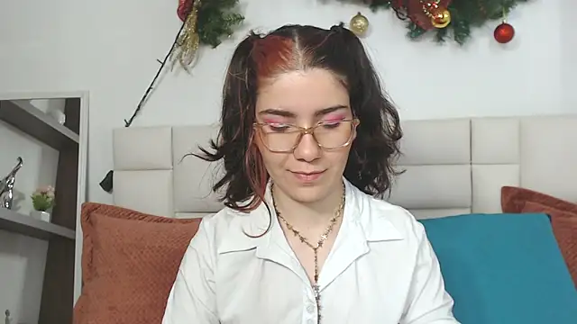 AriLumi online show from November 27, 2025, 7:47 pm