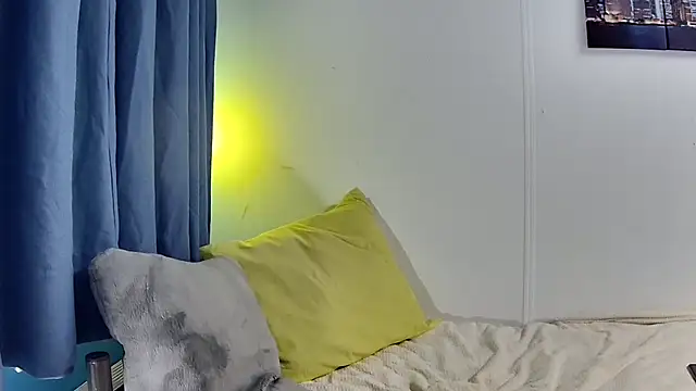 Leila cam18 online show from November 17, 2025, 3:43 am