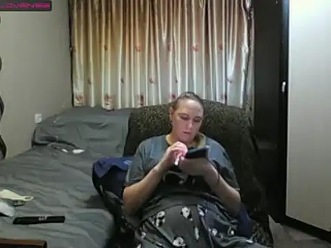 Snapshot of JenniDeep chatting on April 1, 2026, 1:41 pm JenniDeep online show from April 1, 2026, 1:41 pm