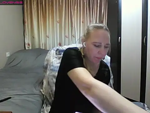 Snapshot of JenniDeep chatting on March 11, 2026, 8:36 pm JenniDeep online show from March 11, 2026, 8:36 pm