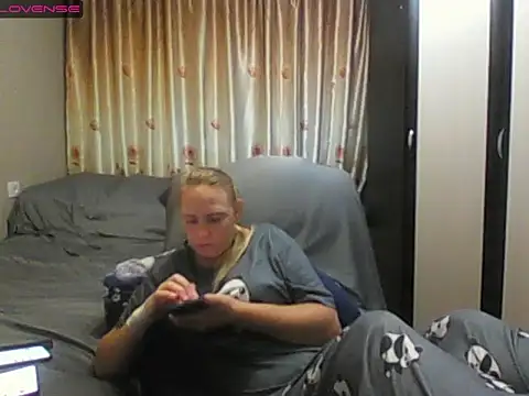 JenniDeep online show from July 23, 2026, 3:52 pm
