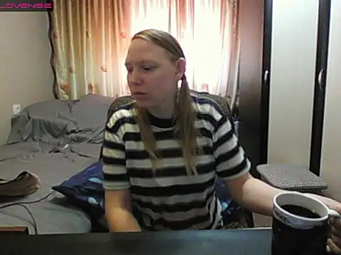 Snapshot of JenniDeep chatting on April 16, 2026, 8:15 am JenniDeep online show from April 16, 2026, 8:15 am