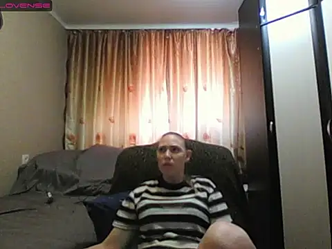 Snapshot of JenniDeep chatting on April 14, 2026, 11:04 am JenniDeep online show from April 14, 2026, 11:04 am