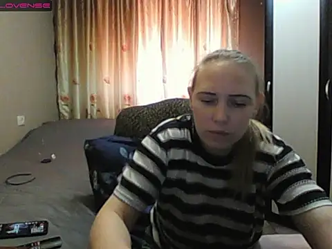 Snapshot of JenniDeep chatting on April 12, 2026, 11:35 am JenniDeep online show from April 12, 2026, 11:35 am