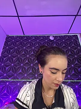 MelanyyJhonson15 online show from June 27, 2026, 9:10 pm