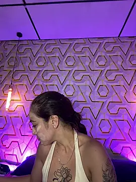 MelanyyJhonson15 online show from July 23, 2026, 8:27 pm