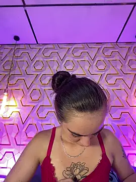MelanyyJhonson15 online show from July 22, 2026, 8:33 pm