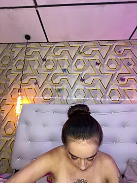 MelanyyJhonson15 online show from April 12, 2026, 2:48 am