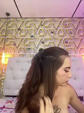 MelanyyJhonson15 online show from April 3, 2026, 2:29 am