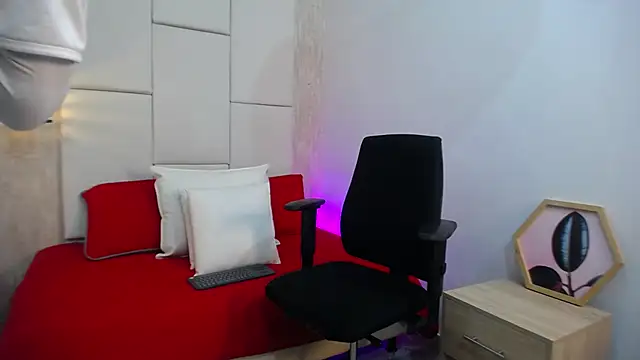 Agnes Monet online show from November 18, 2025, 12:30 pm