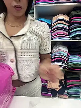 Snapshot of Monahliza chatting on December 1, 2025, 3:35 pm Monahliza online show from December 1, 2025, 3:35 pm