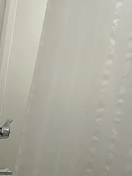 Snapshot of loooper777 chatting on December 2, 2025, 8:32 pm loooper777 online show from December 2, 2025, 8:32 pm