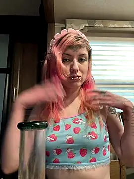 Snapshot of needlefaceUwU chatting on November 13, 2025, 11:19 pm needlefaceUwU online show from November 13, 2025, 11:19 pm