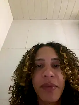 bonecaGigi online show from November 14, 2025, 6:33 pm