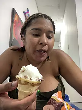 morena-2025 online show from May 10, 2026, 11:50 pm