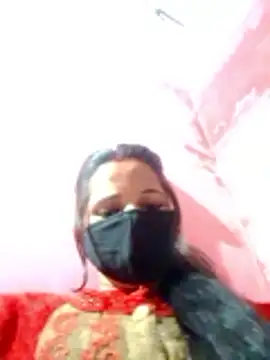 Bigg bhabi online show from December 4, 2025, 1:21 pm