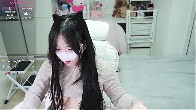 kimhyeona2005 online show from April 5, 2026, 11:39 am