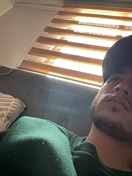 Snapshot of Esteban2704 chatting on March 4, 2026, 12:24 pm Esteban2704 online show from March 4, 2026, 12:24 pm