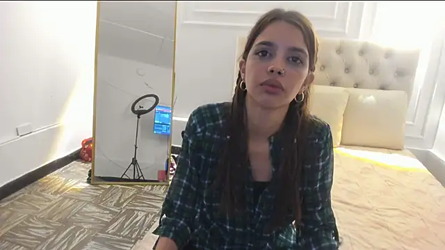 Snapshot of nicolvibes_212 chatting on February 4, 2026, 8:37 pm nicolvibes 212 online show from February 4, 2026, 8:37 pm