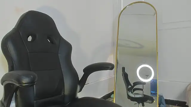 Snapshot of nicolvibes_212 chatting on February 6, 2026, 8:27 pm nicolvibes 212 online show from February 6, 2026, 8:27 pm