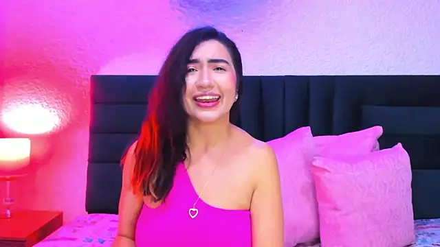 VictoriaRouge  online show from April 17, 2026, 8:11 pm