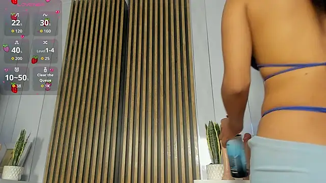 roxyflame  online show from July 18, 2026, 11:30 am