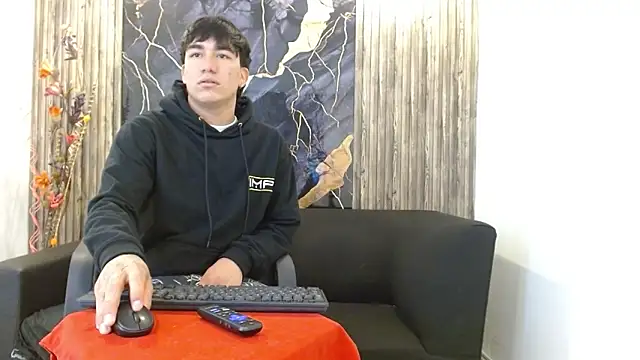 Tommy160920 online show from November 17, 2025, 12:53 pm