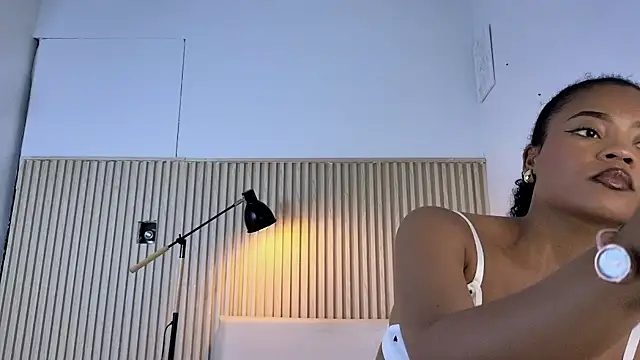 vanestraus online show from March 24, 2026, 9:48 pm