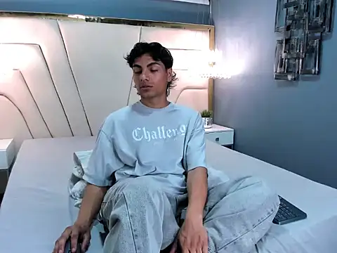 MattFiore online show from December 3, 2025, 11:53 am