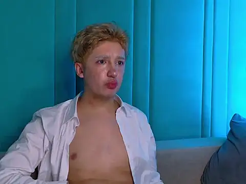 LucasFinister online show from November 17, 2025, 6:23 pm