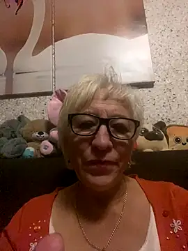 Snapshot of EvaaaSky chatting on November 14, 2025, 3:26 pm EvaaaSky online show from November 14, 2025, 3:26 pm