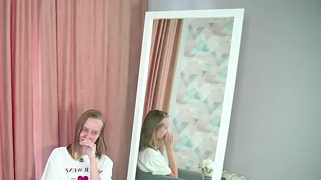 Snapshot of MozellaHorth chatting on November 20, 2025, 3:51 am MozellaHorth online show from November 20, 2025, 3:51 am